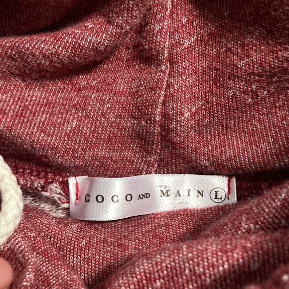 Stripped Burgundy and Cream Hoodie tie string to the side and zipper. Women - Picture 11 of 11